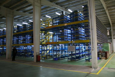 बहु-स्तरीय स्टील फ़्लोरिंग औद्योगिक मेझेनिन फर्श 7.5 एम ऊंचाई के साथ ब्लू / पीला